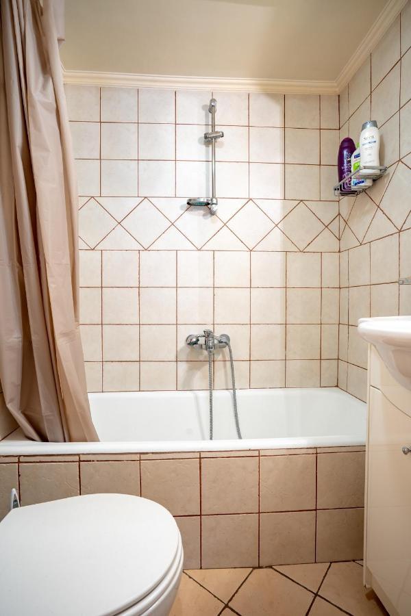 Victoria Train Station 1 Bedroom 5 Pers Atenas Exterior foto